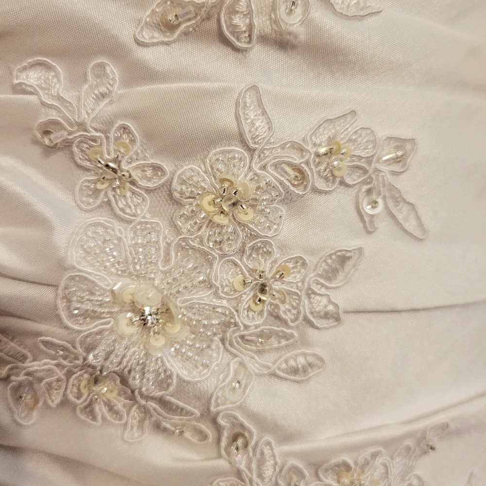 A&T 4414 White Bridal Gown Sz 8 - Picture 15 of 16
